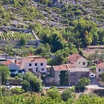 By Guide * Ošlje